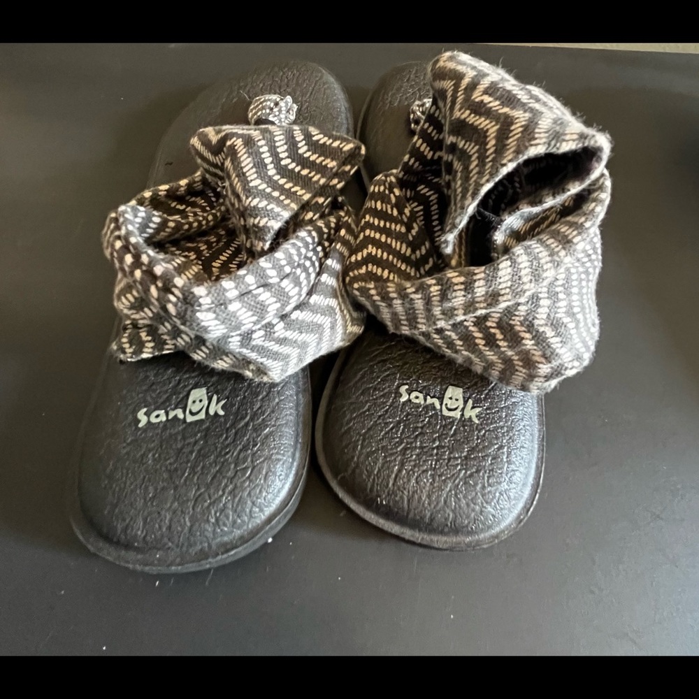 Sanuk Yoga Sling Ella size 6 sandals grey